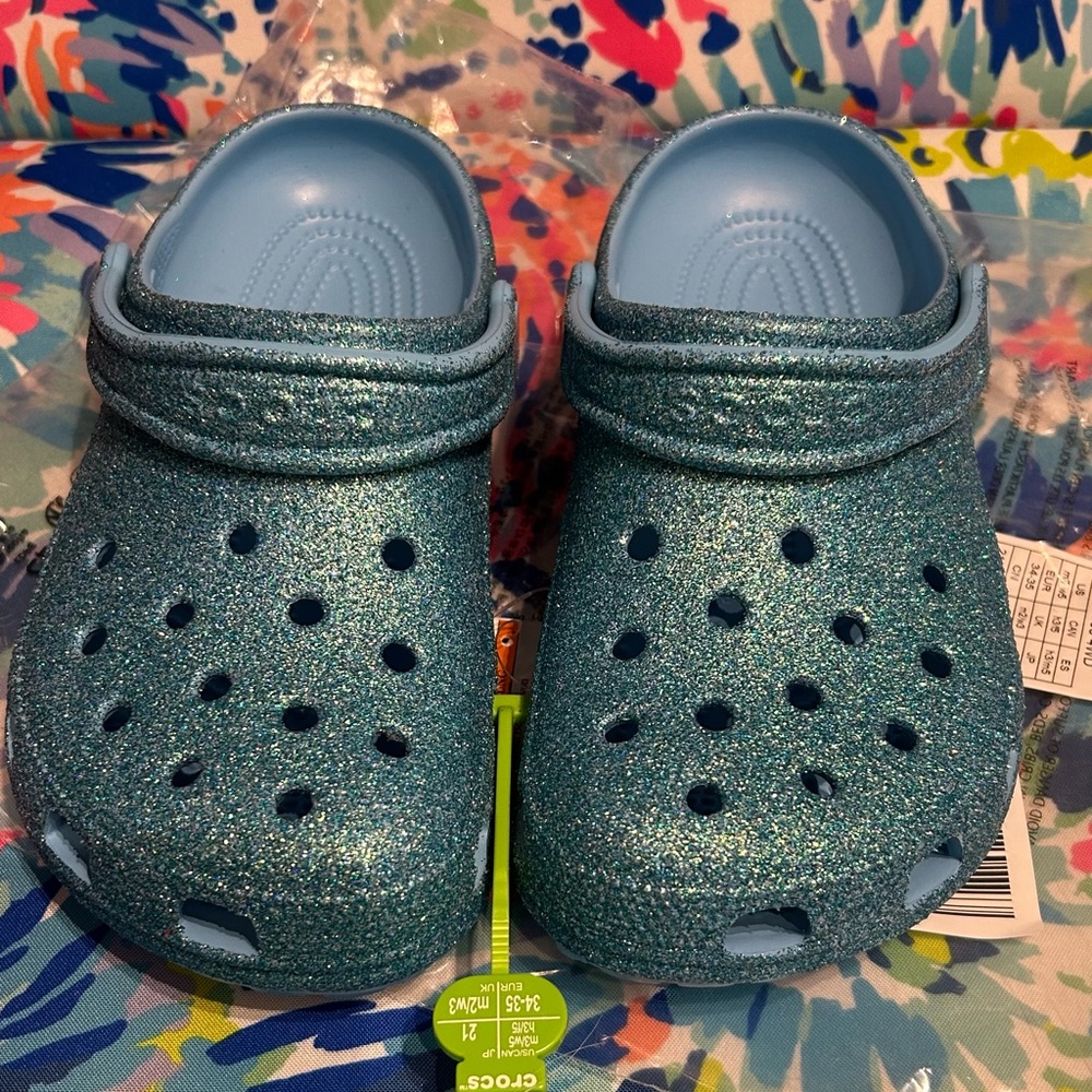 NWT CROCS Blue Iridescent Glitter Women 5 Men 3